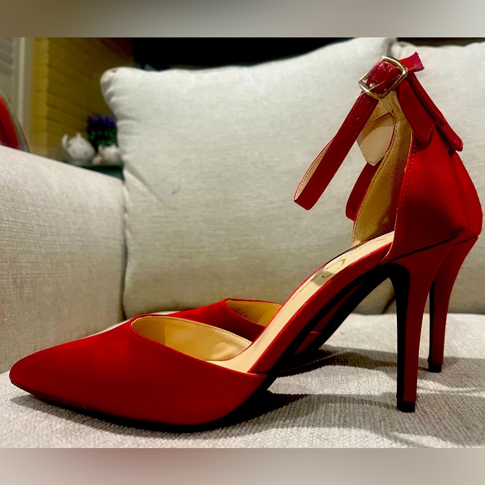 Red heels - Jessica Simpson in size 8.5